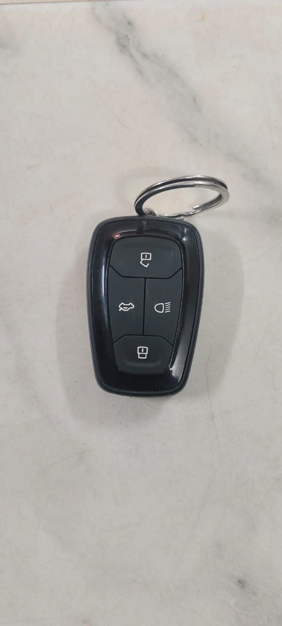 2024 Tata ALTROZ XZ PLUS SUNROOF CNG, CNG, Manual, 30,282 km, Key Close Up