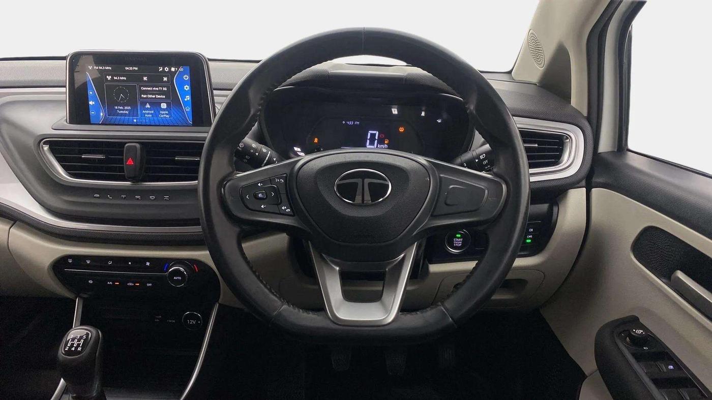 2024 Tata ALTROZ XZ PLUS SUNROOF CNG, CNG, Manual, 30,282 km, Steering Wheel Close Up