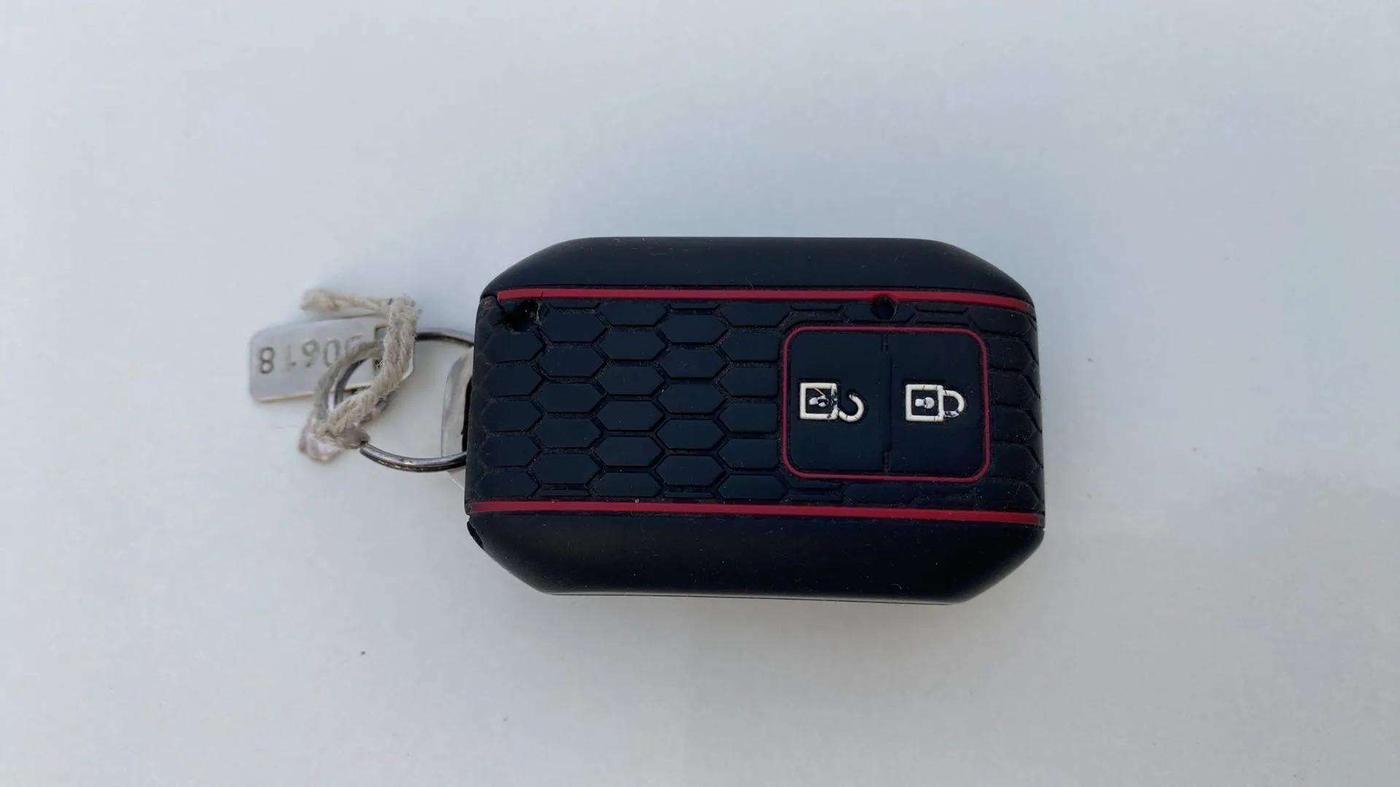 2021 Toyota Glanza V, Petrol, Manual, 61,406 km, Key Close Up