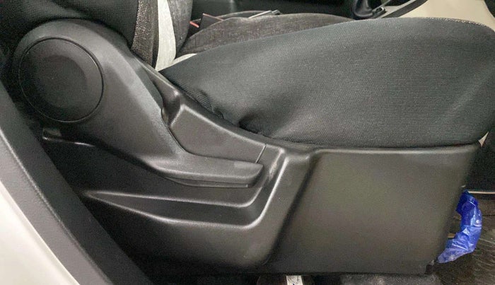 2021 Maruti New Wagon-R LXI CNG (O) 1.0, CNG, Manual, 32,387 km, Driver Side Adjustment Panel