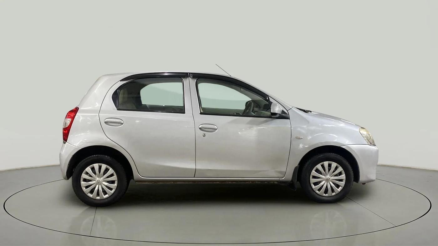 2014 Toyota Etios Liva G, Petrol, Manual, 63,701 km, Right Side View