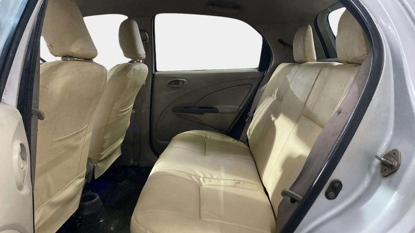 2014 Toyota Etios Liva G, Petrol, Manual, 63,701 km, Right Side Rear Door Cabin