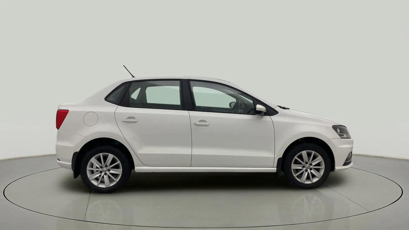 2017 Volkswagen Ameo HIGHLINE1.2L, Petrol, Manual, 44,792 km, Right Side View