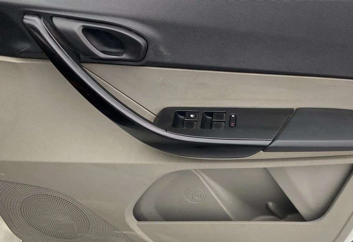2018 Tata Tiago XT PETROL, Petrol, Manual, 53,675 km, Driver Side Door Panels Control