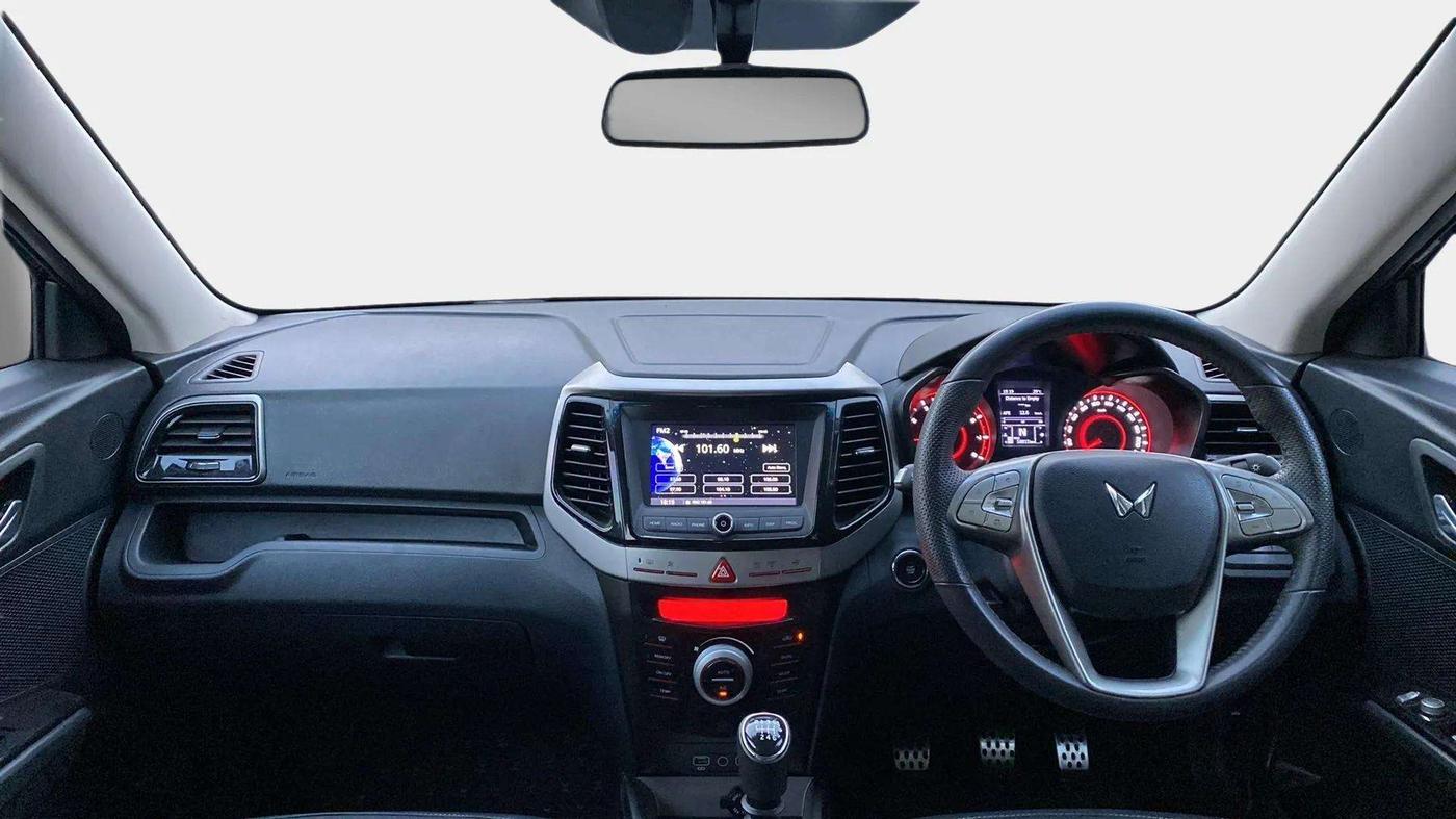 2022 Mahindra XUV300 W8 1.2 PETROL, Petrol, Manual, 59,098 km, Dashboard