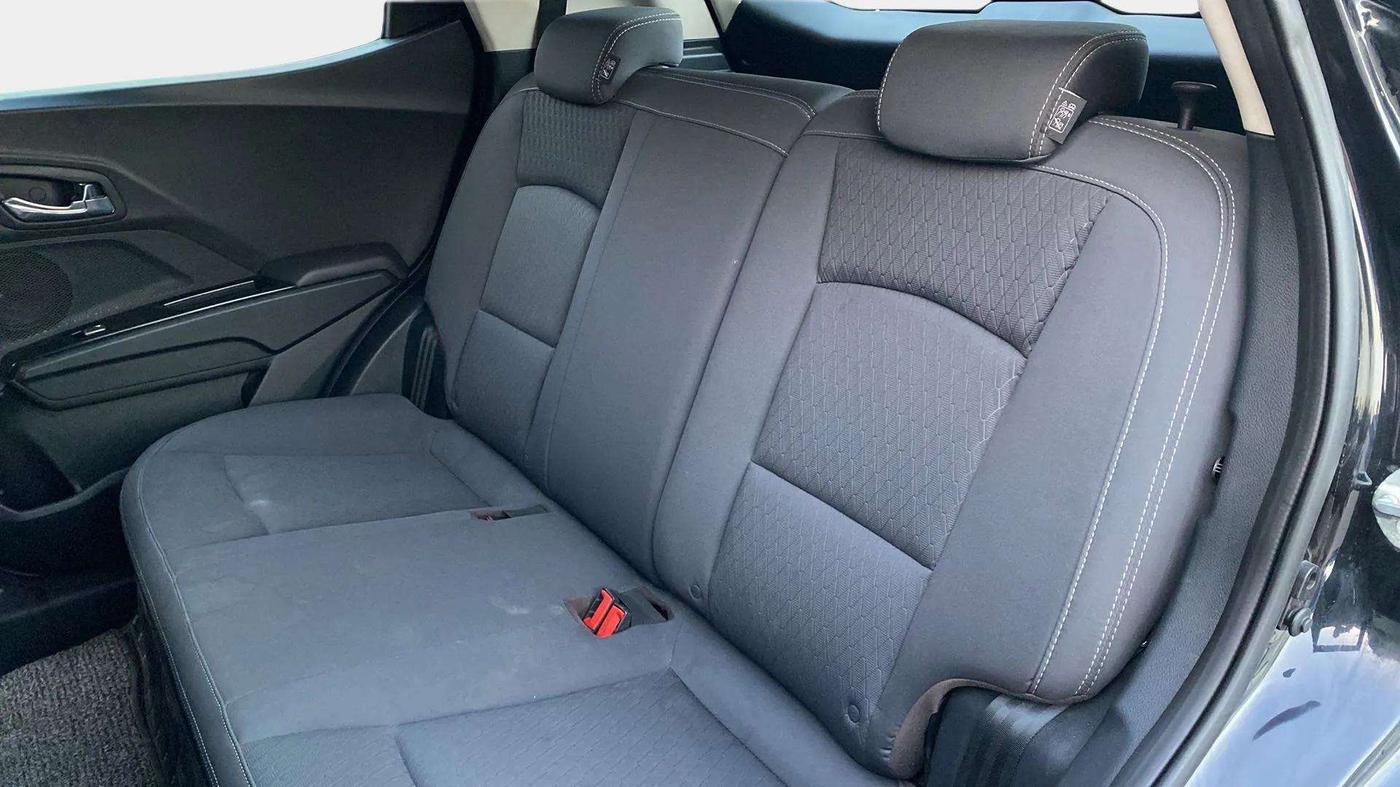 2022 Mahindra XUV300 W8 1.2 PETROL, Petrol, Manual, 59,098 km, Right Side Rear Door Cabin