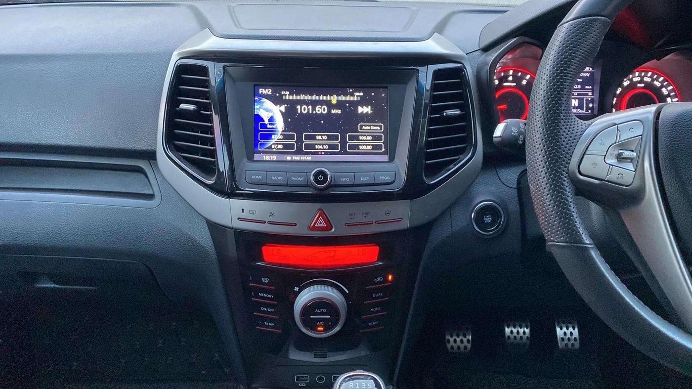 2022 Mahindra XUV300 W8 1.2 PETROL, Petrol, Manual, 59,098 km, Air Conditioner
