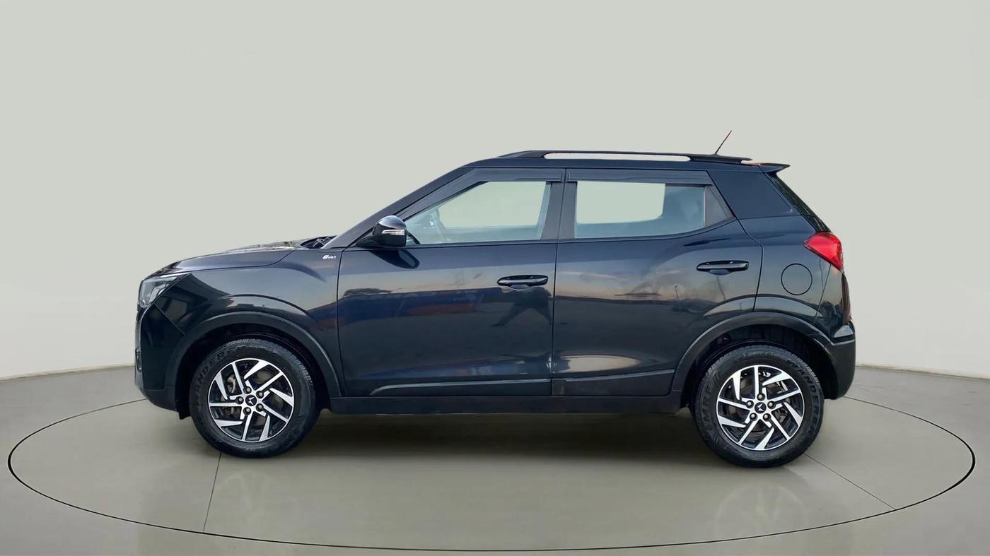 2022 Mahindra XUV300 W8 1.2 PETROL, Petrol, Manual, 59,098 km, Left Side