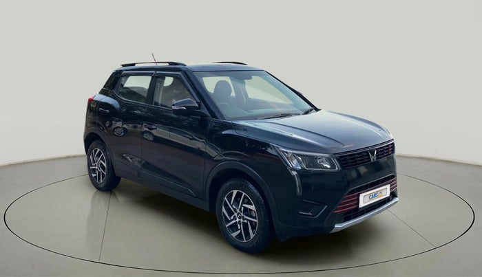 2022 Mahindra XUV300 W8 1.2 PETROL, Petrol, Manual, 58,820 km, Right Front Diagonal