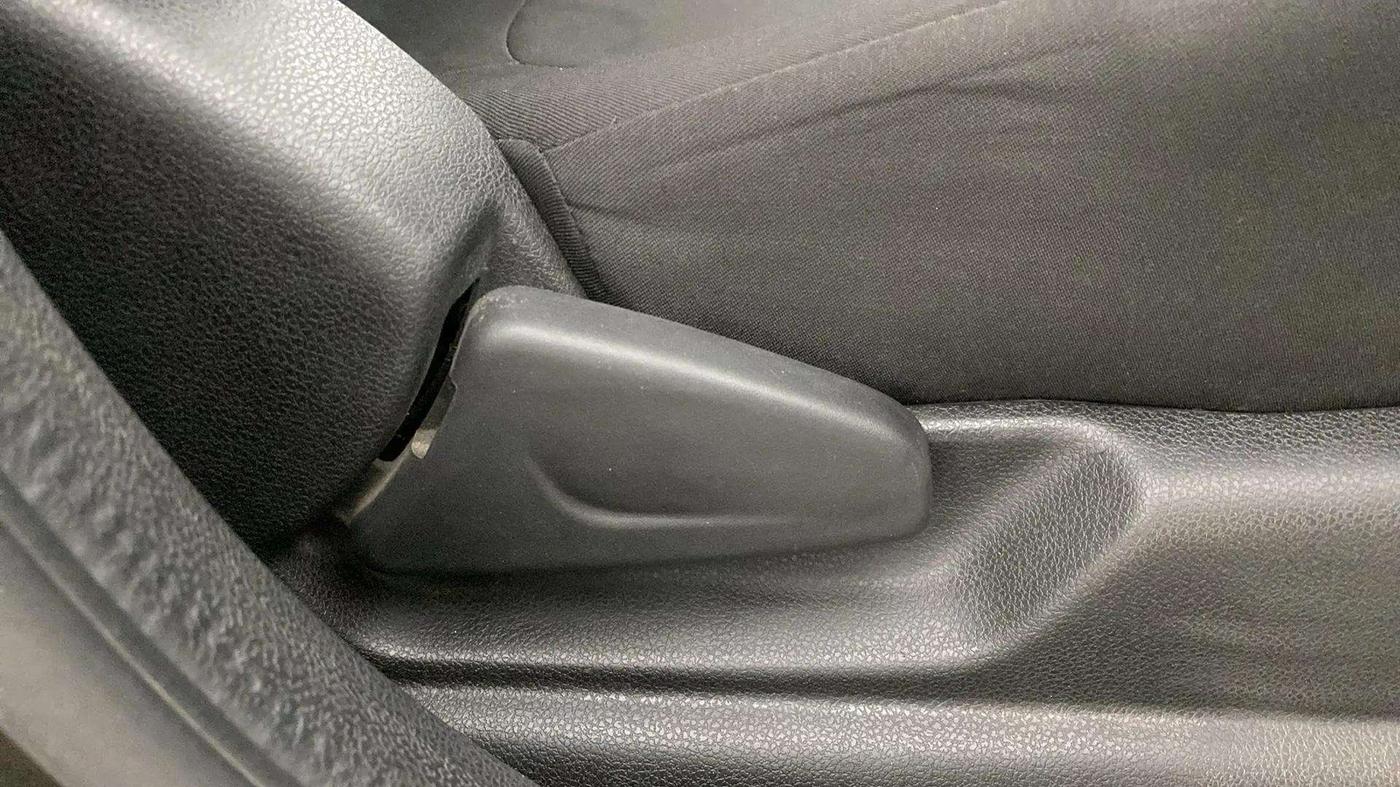2018 Renault Kwid RXT 0.8 (O), Petrol, Manual, 64,548 km, Driver Side Adjustment Panel