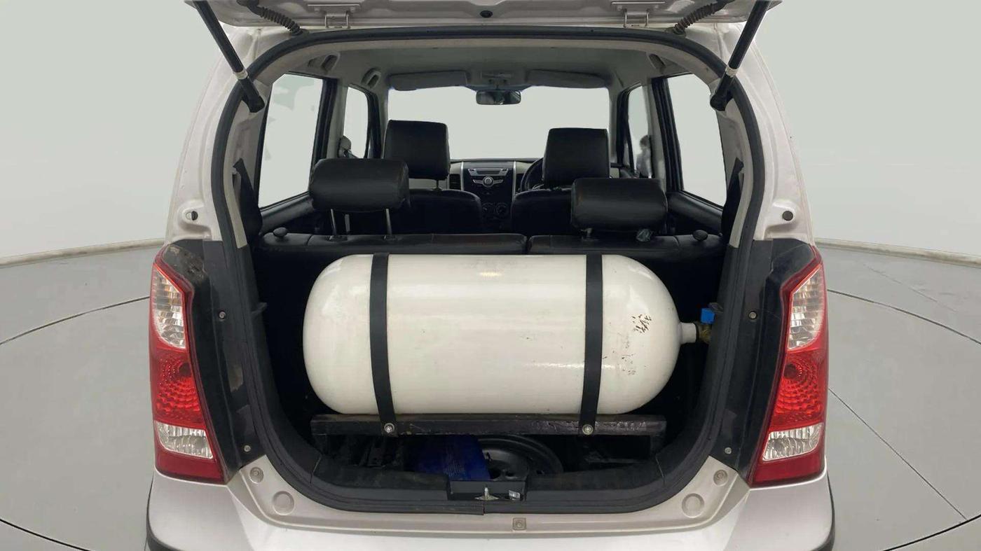 2016 Maruti Wagon R 1.0 VXI AMT, CNG, Automatic, 26,452 km, Boot Inside