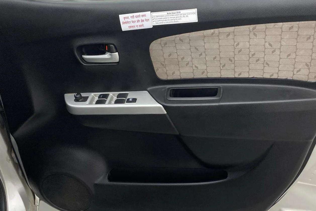 2016 Maruti Wagon R 1.0 VXI AMT, CNG, Automatic, 26,452 km, Driver Side Door Panels Control