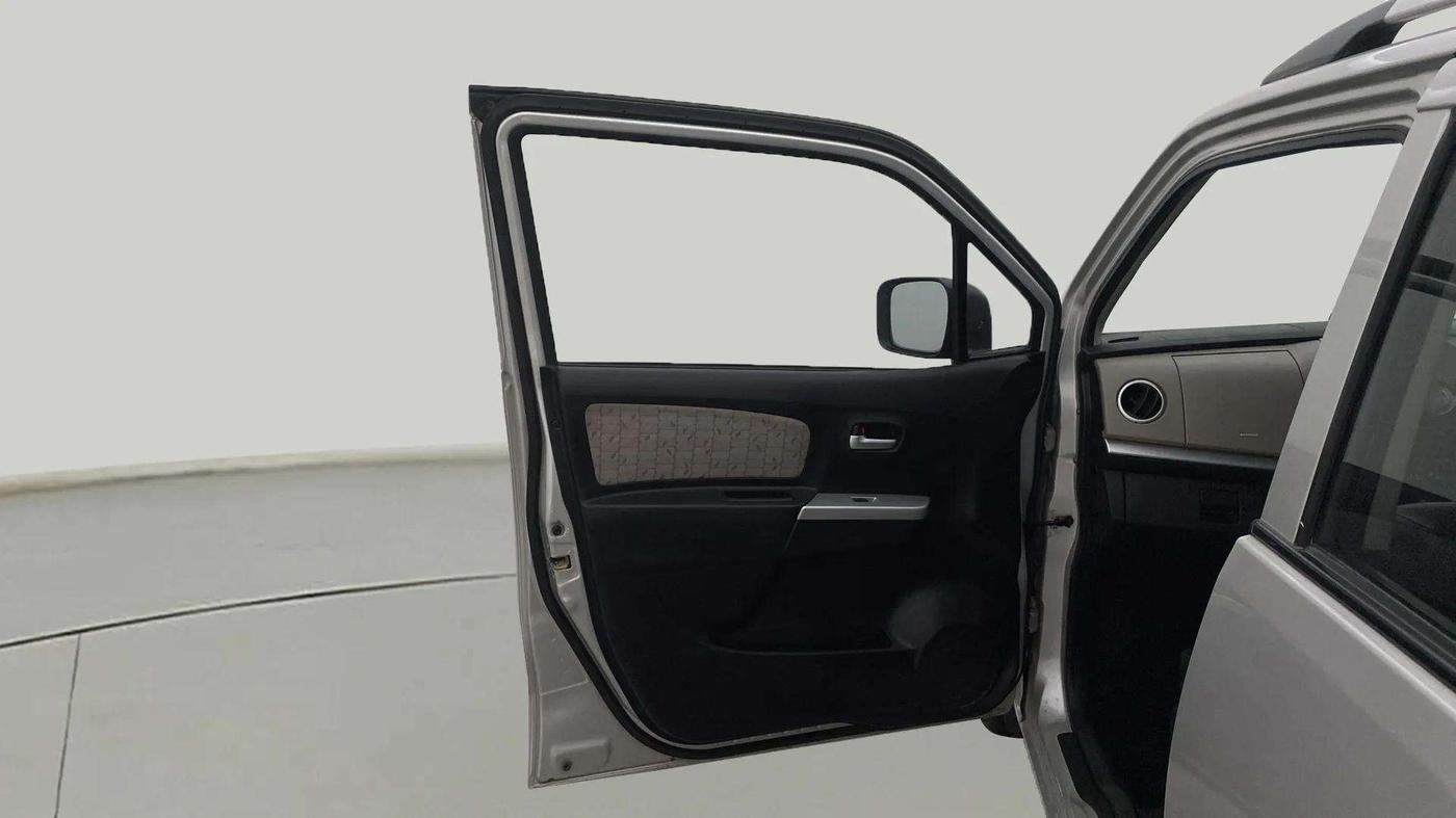 2016 Maruti Wagon R 1.0 VXI AMT, CNG, Automatic, 26,452 km, LHS Front Door
