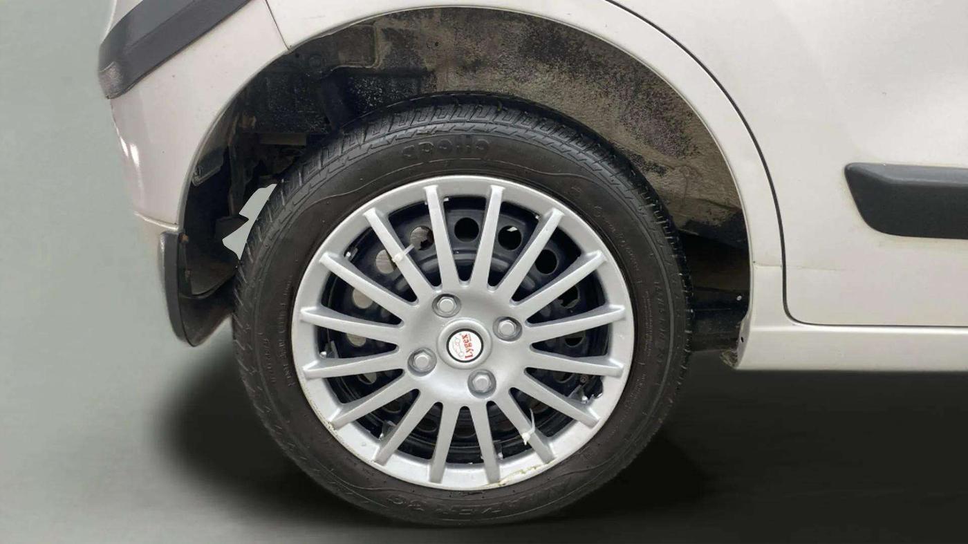 2016 Maruti Wagon R 1.0 VXI AMT, CNG, Automatic, 26,452 km, Right Rear Wheel