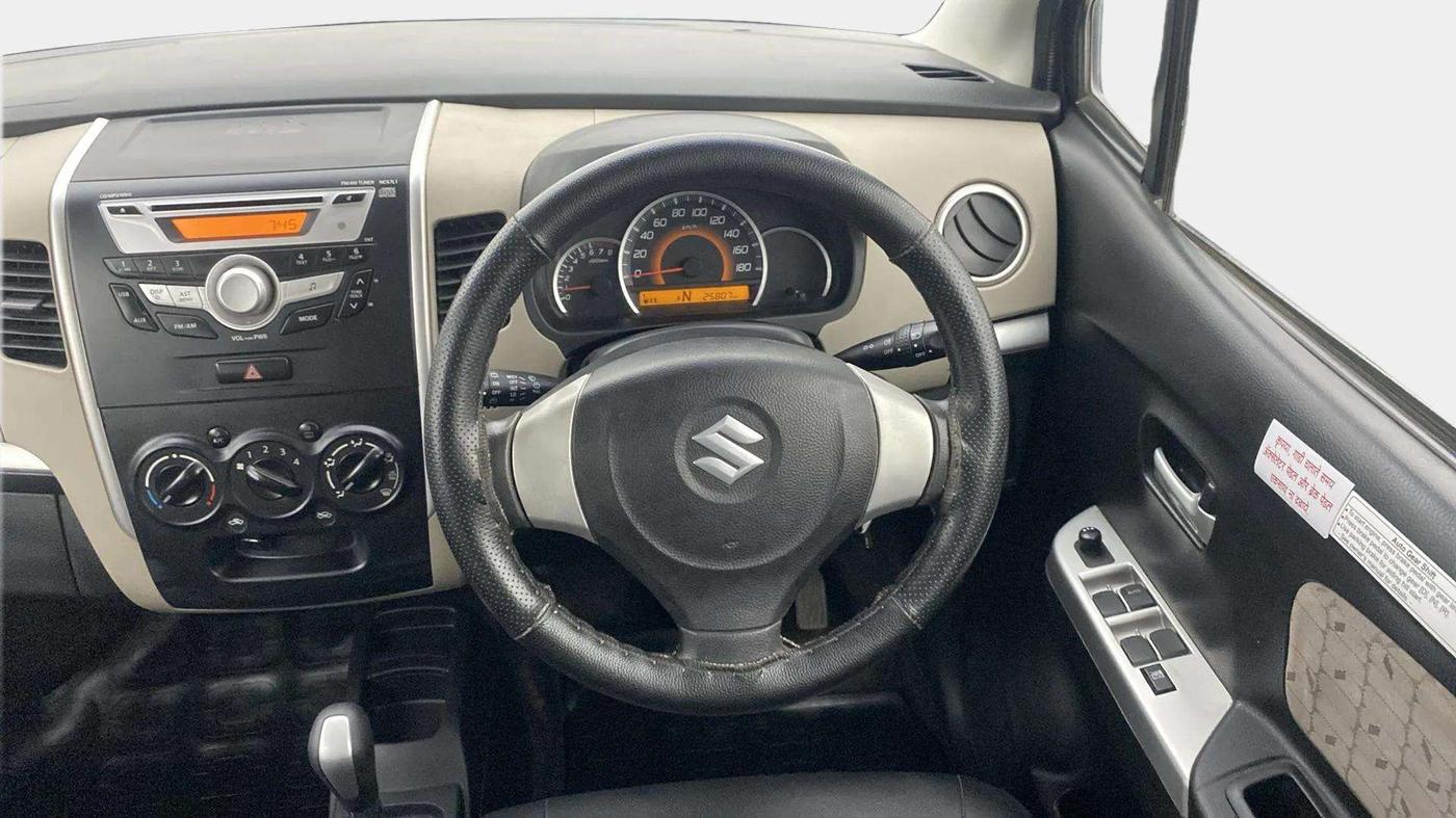 2016 Maruti Wagon R 1.0 VXI AMT, CNG, Automatic, 26,452 km, Steering Wheel Close Up