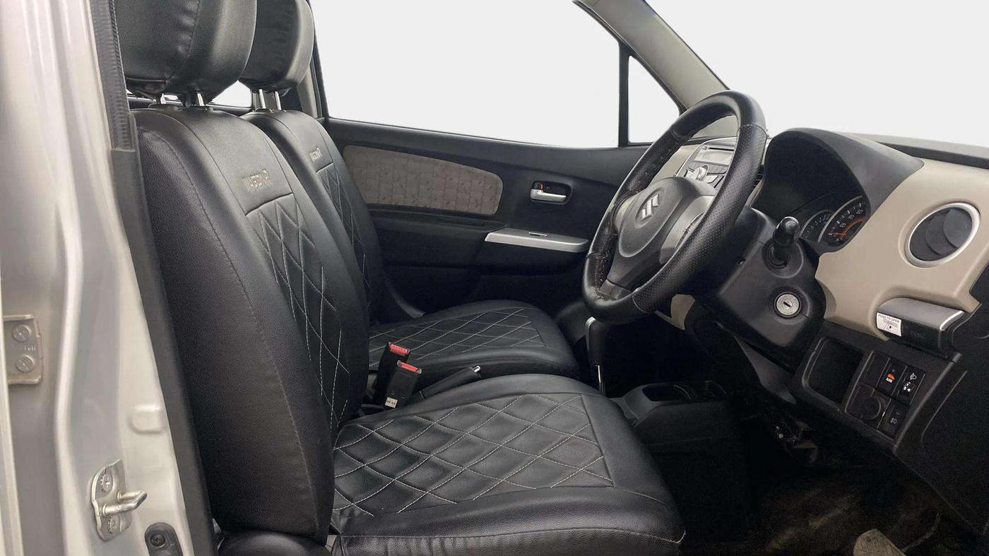 2016 Maruti Wagon R 1.0 VXI AMT, CNG, Automatic, 26,452 km, Right Side Front Door Cabin