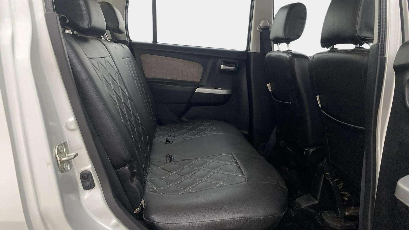 2016 Maruti Wagon R 1.0 VXI AMT, CNG, Automatic, 26,452 km, Right Side Rear Door Cabin