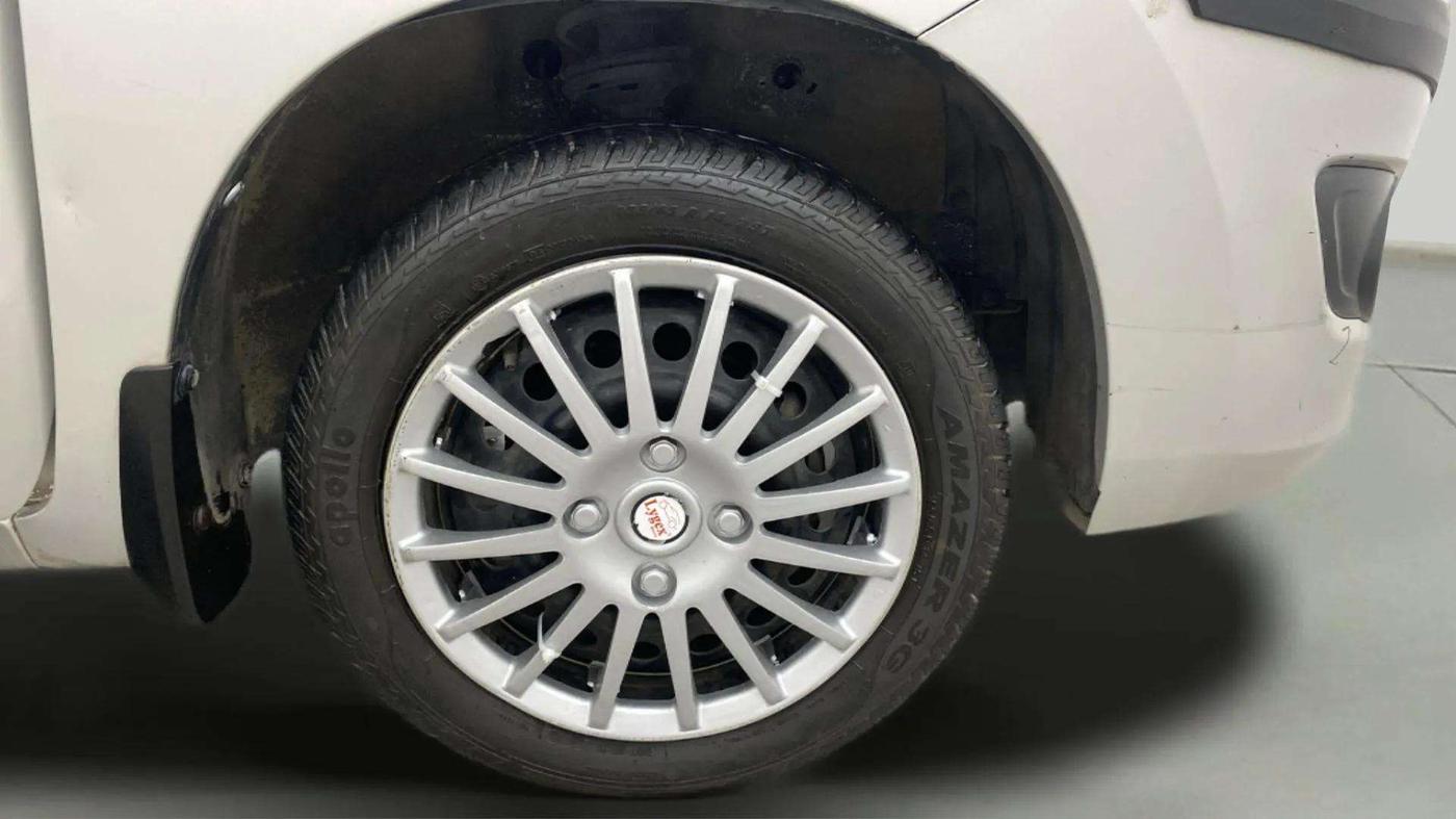 2016 Maruti Wagon R 1.0 VXI AMT, CNG, Automatic, 26,452 km, Right Front Wheel
