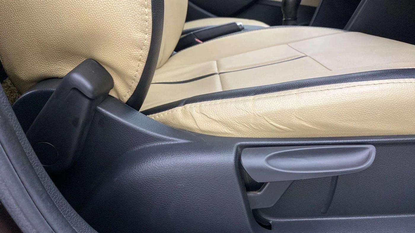 2020 Skoda Rapid 1.0 AMBITION TSI MT, Petrol, Manual, 57,010 km, Driver Side Adjustment Panel