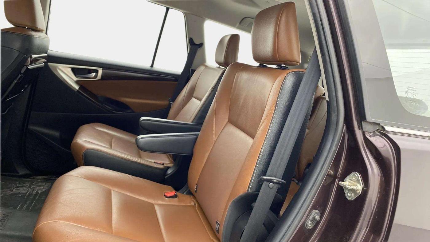 2017 Toyota Innova Crysta 2.8 ZX AT 7 STR, Diesel, Automatic, 42,037 km, Right Side Rear Door Cabin