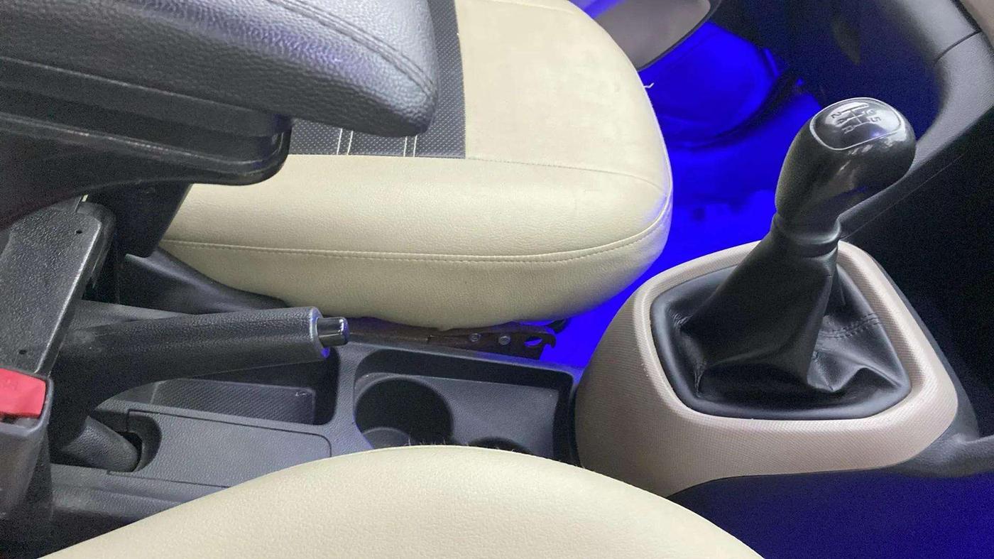 2018 Hyundai Xcent E+, CNG, Manual, 69,546 km, Gear Lever