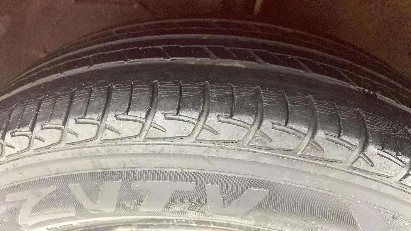 2016 Maruti Baleno DELTA PETROL 1.2, Petrol, Manual, 53,810 km, Left Front Tyre Tread