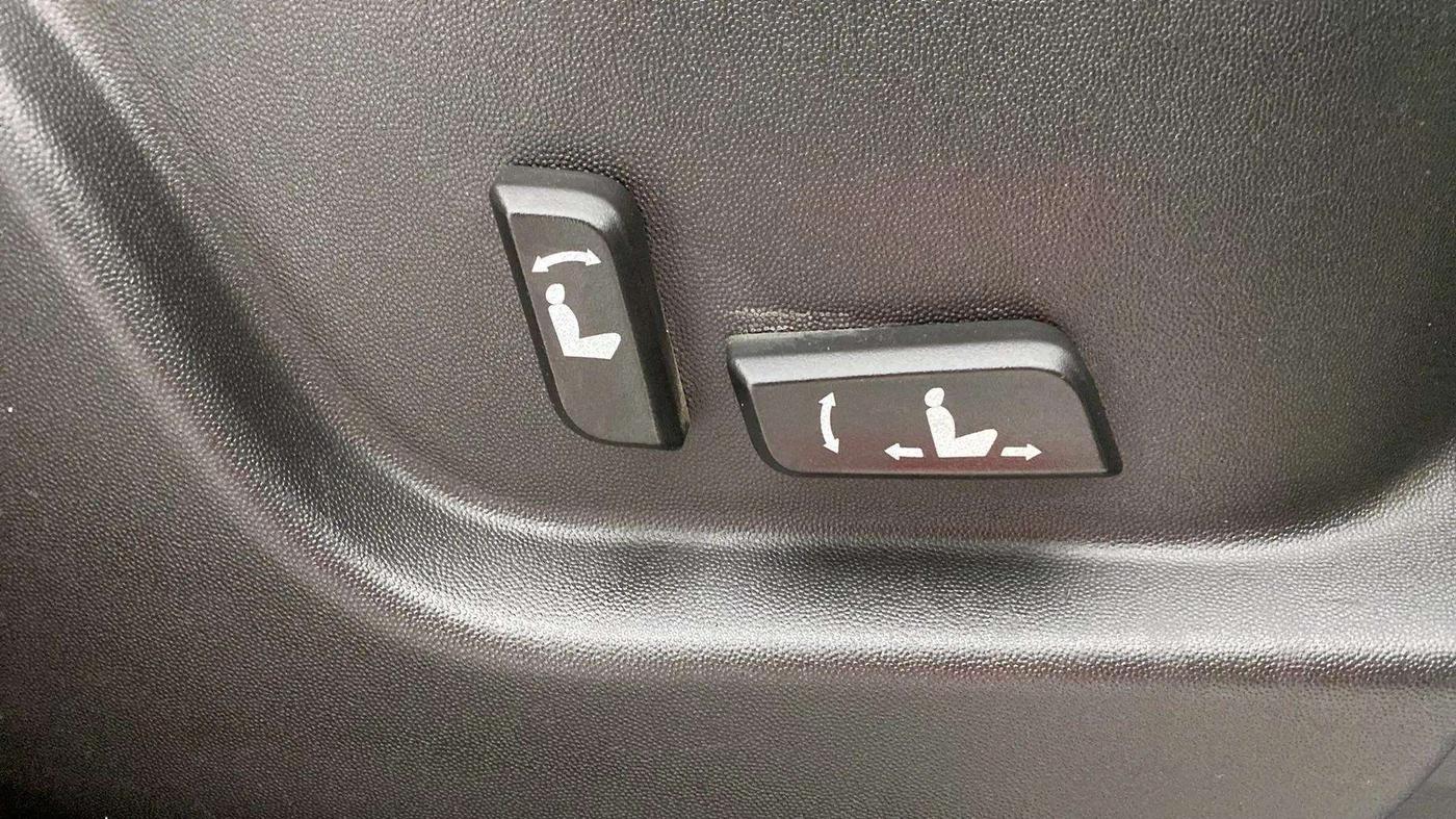 2021 Mahindra XUV500 W11, Diesel, Manual, 65,959 km, Driver Side Adjustment Panel