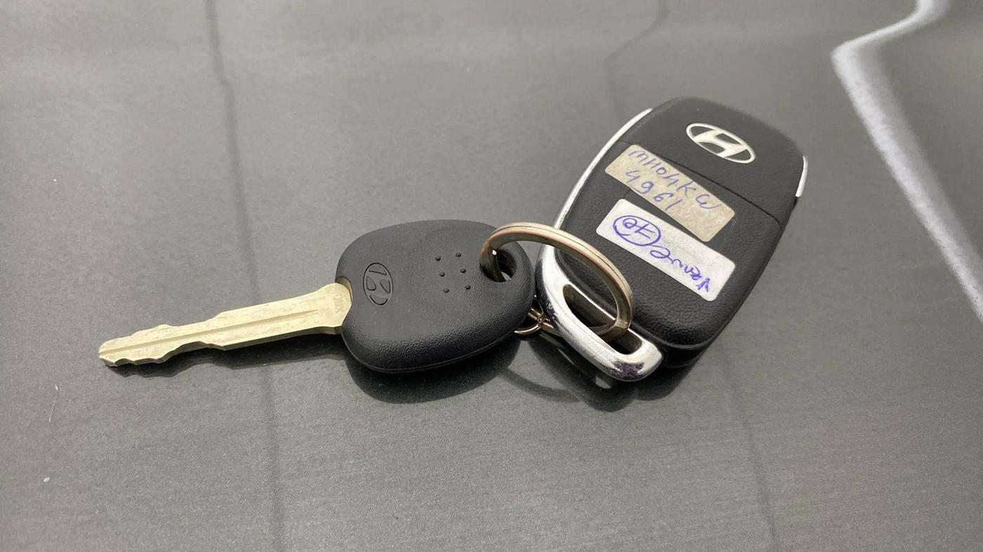 2021 Hyundai VENUE SX 1.0 TURBO IMT, Petrol, Manual, 76,954 km, Key Close Up