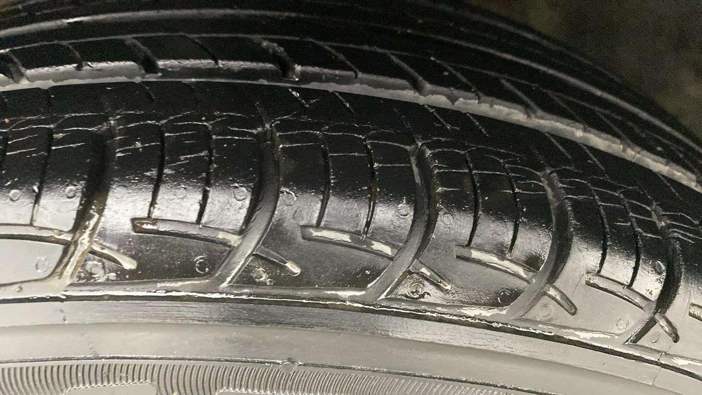 2018 Maruti Baleno DELTA PETROL 1.2, Petrol, Manual, 12,884 km, Left Front Tyre Tread