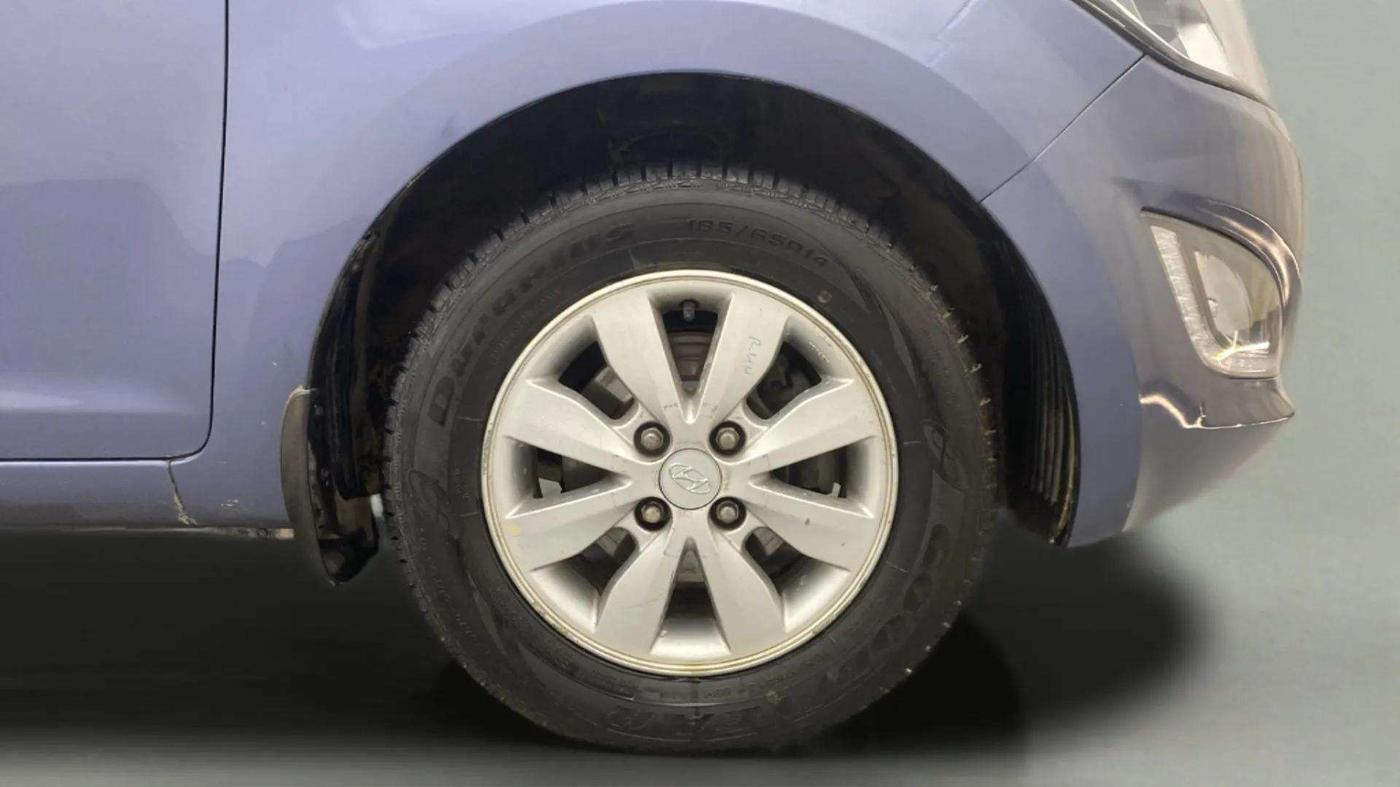 2013 Hyundai i20 ASTA (O) 1.2 WITH SUNROOF, Petrol, Manual, 32,604 km, Right Front Wheel