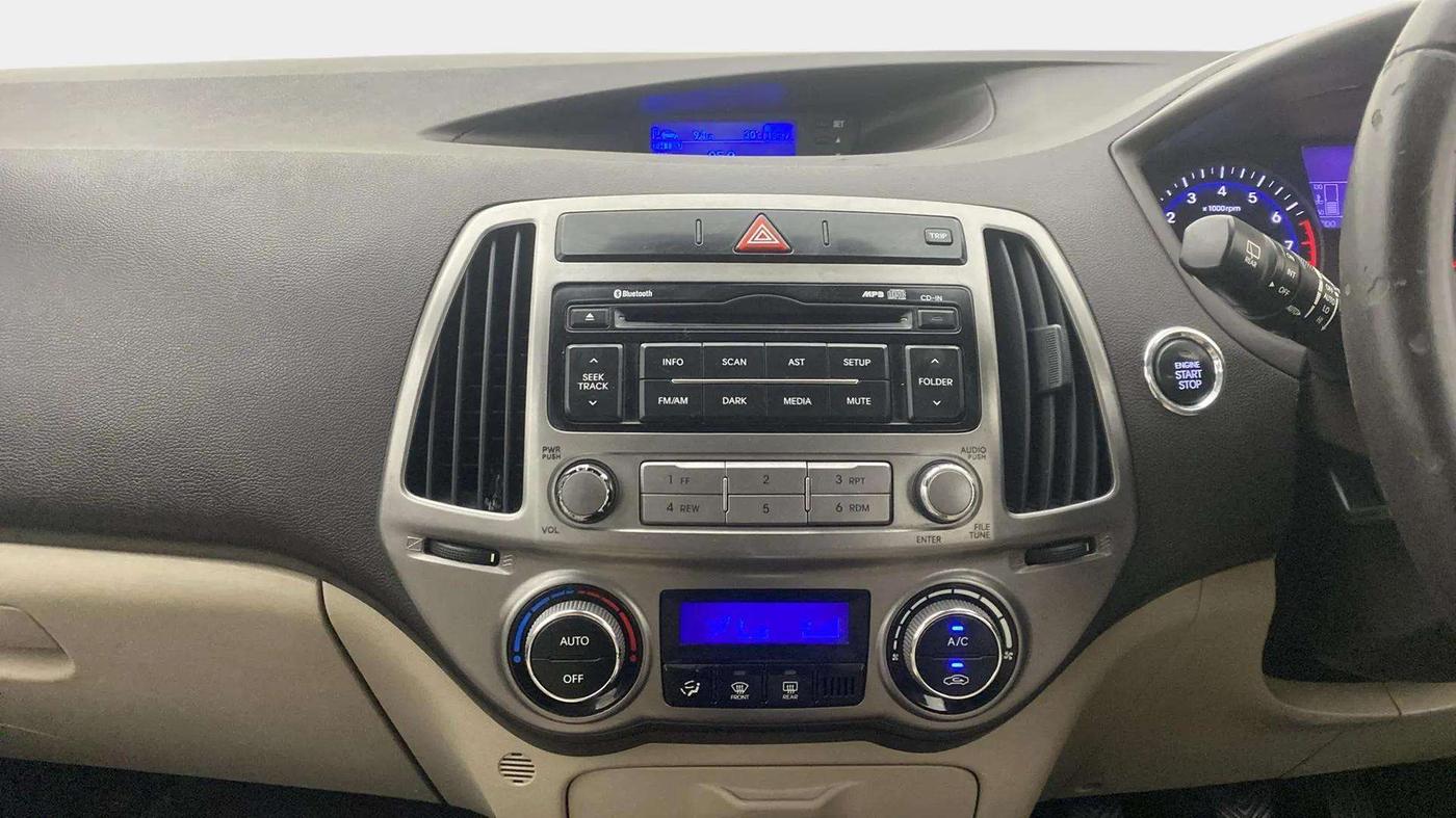 2013 Hyundai i20 ASTA (O) 1.2 WITH SUNROOF, Petrol, Manual, 32,604 km, Air Conditioner
