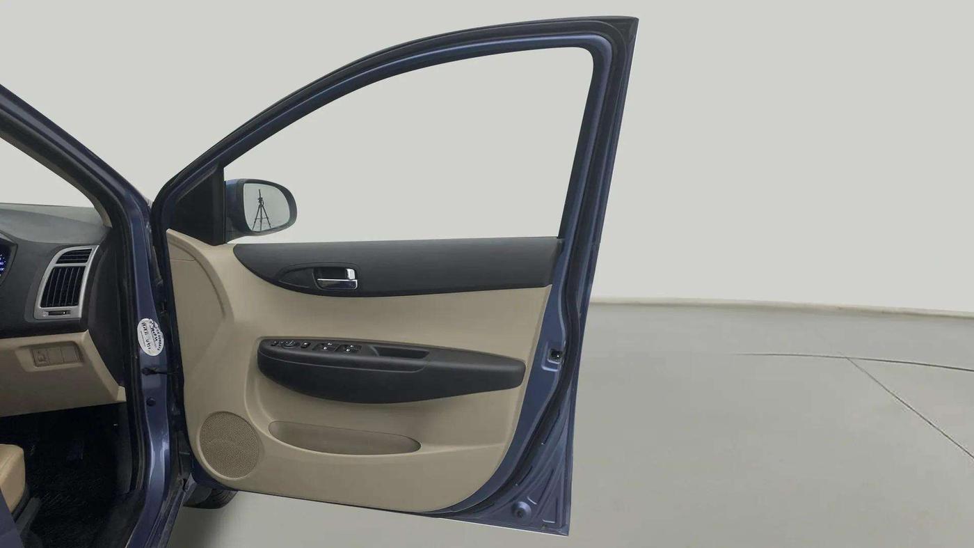 2013 Hyundai i20 ASTA (O) 1.2 WITH SUNROOF, Petrol, Manual, 32,604 km, RHS Front Door