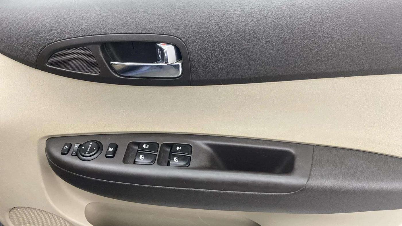 2013 Hyundai i20 ASTA (O) 1.2 WITH SUNROOF, Petrol, Manual, 32,604 km, Driver Side Door Panels Control