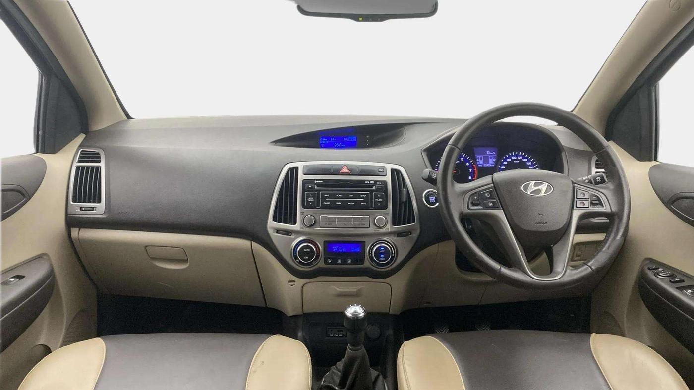 2013 Hyundai i20 ASTA (O) 1.2 WITH SUNROOF, Petrol, Manual, 32,604 km, Dashboard