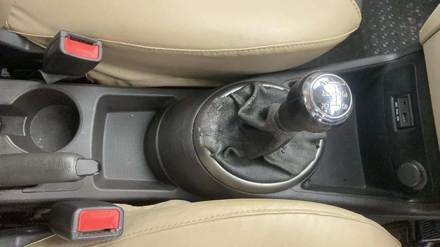 2013 Hyundai i20 ASTA (O) 1.2 WITH SUNROOF, Petrol, Manual, 32,604 km, Gear Lever