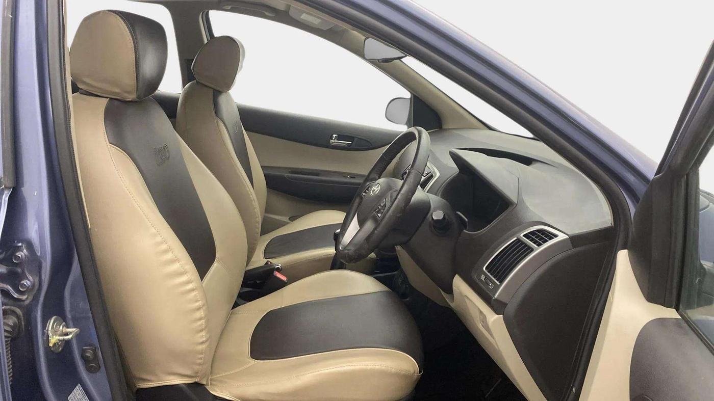 2013 Hyundai i20 ASTA (O) 1.2 WITH SUNROOF, Petrol, Manual, 32,604 km, Right Side Front Door Cabin
