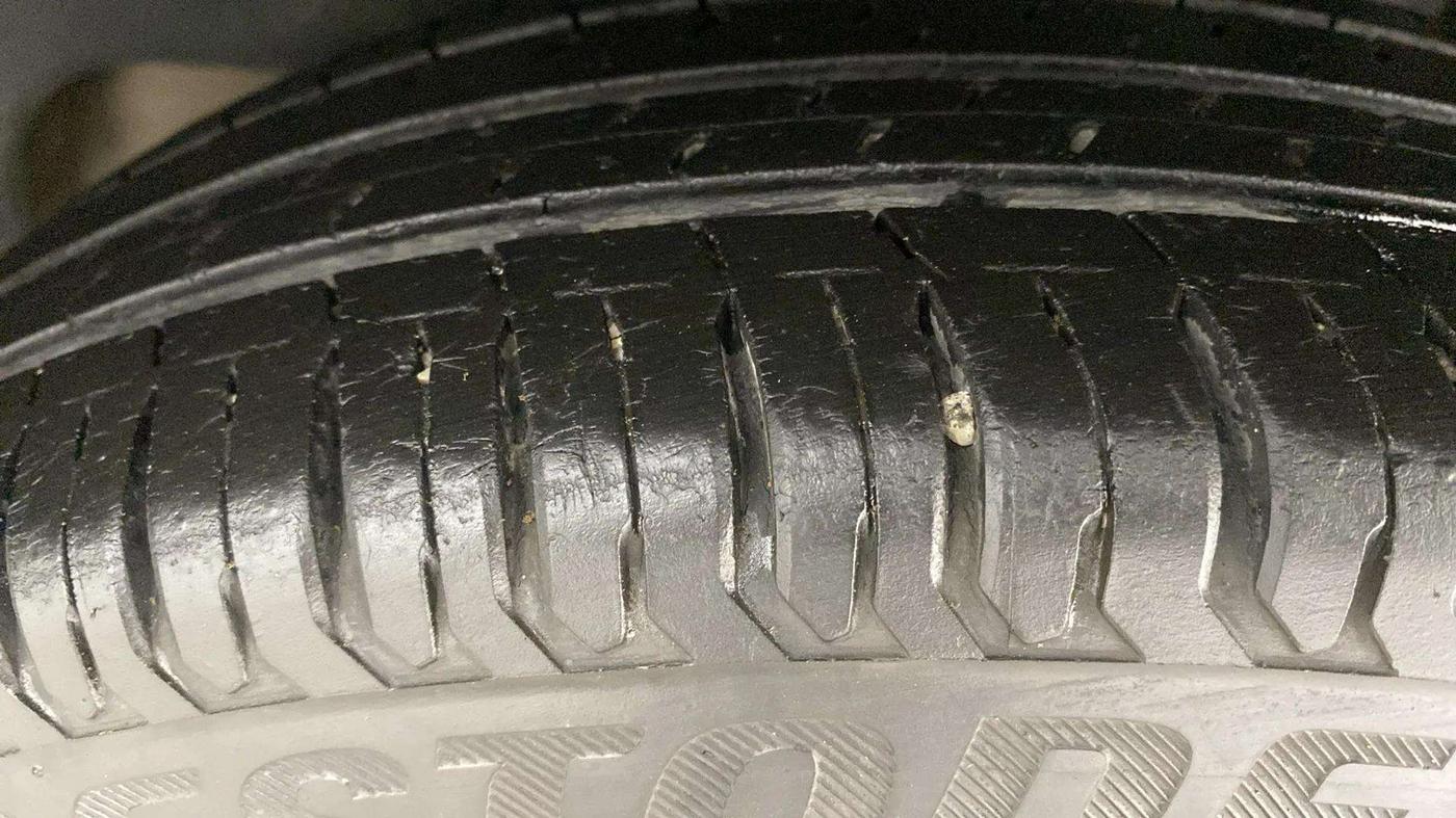 2017 Maruti Dzire VXI AMT, Petrol, Automatic, 41,685 km, Left Rear Tyre Tread