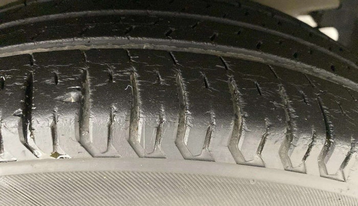 2017 Maruti Dzire VXI AMT, Petrol, Automatic, 41,685 km, Right Front Tyre Tread
