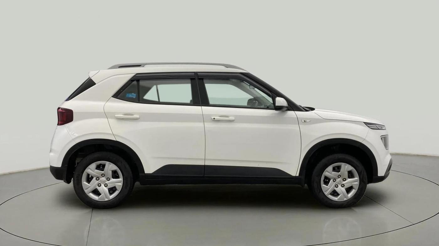 2022 Hyundai VENUE S 1.2, CNG, Manual, 22,376 km, Right Side View
