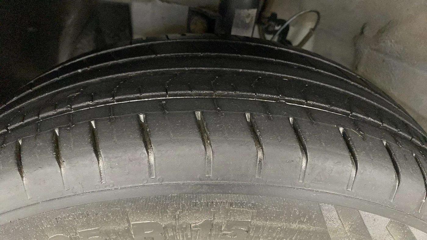 2022 Hyundai VENUE S 1.2, CNG, Manual, 22,376 km, Left Front Tyre Tread
