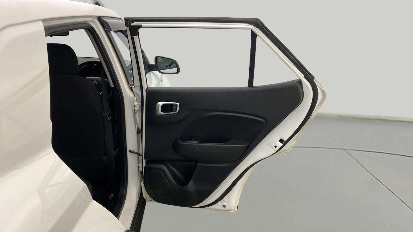 2022 Hyundai VENUE S 1.2, CNG, Manual, 22,376 km, RHS Rear Door
