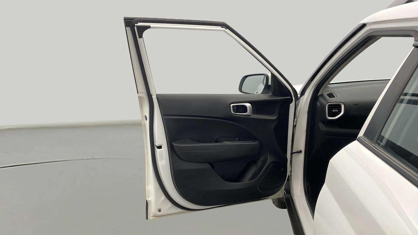 2022 Hyundai VENUE S 1.2, CNG, Manual, 22,376 km, LHS Front Door
