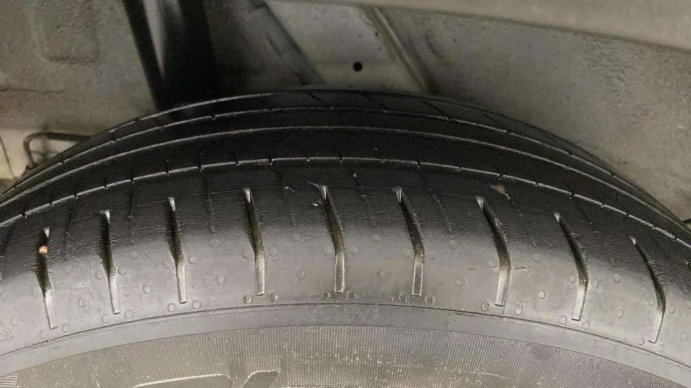 2022 Hyundai VENUE S 1.2, CNG, Manual, 22,376 km, Right Rear Tyre Tread