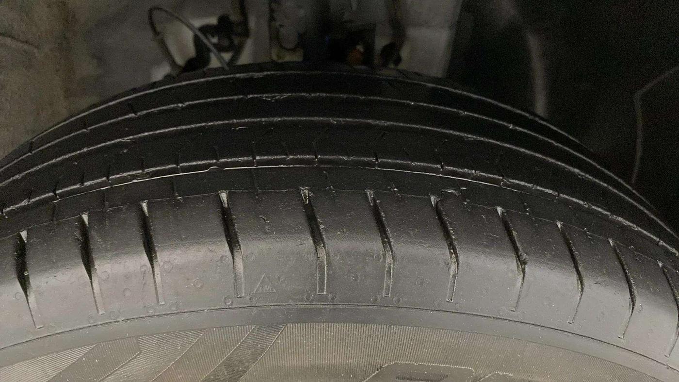 2022 Hyundai VENUE S 1.2, CNG, Manual, 22,376 km, Right Front Tyre Tread
