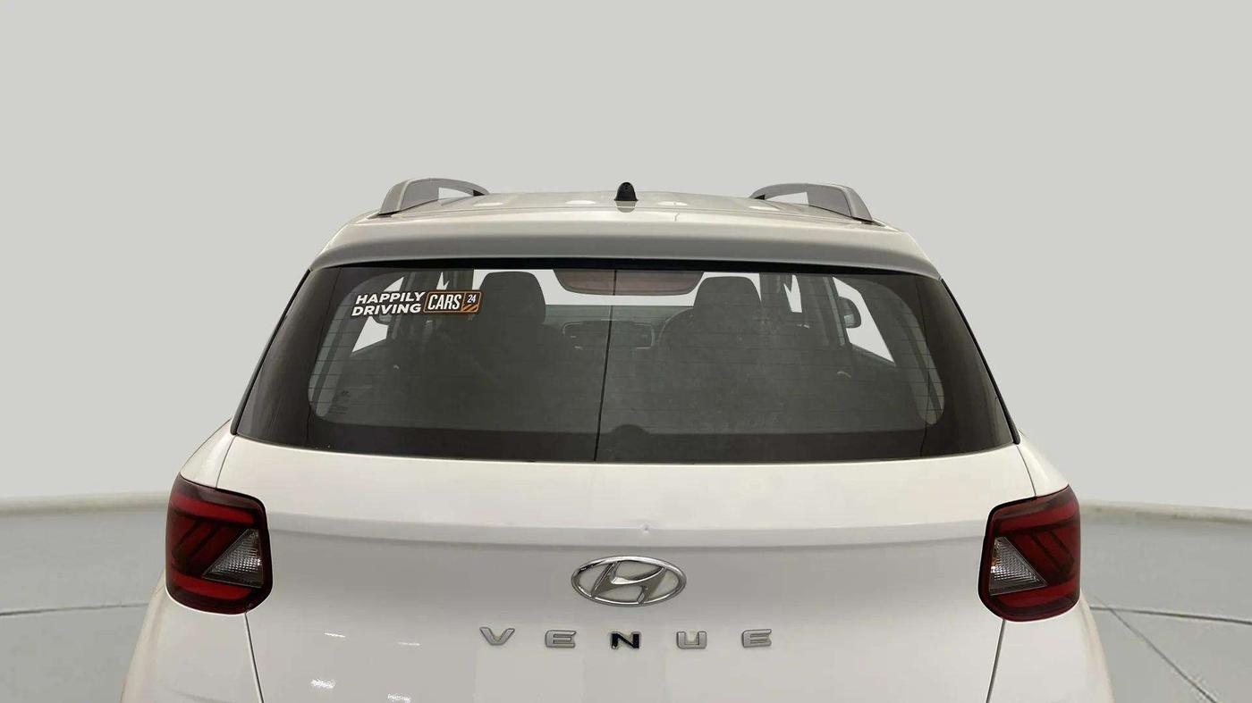 2022 Hyundai VENUE S 1.2, CNG, Manual, 22,376 km, Rear Windshield