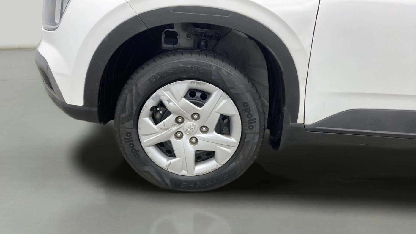 2022 Hyundai VENUE S 1.2, CNG, Manual, 22,376 km, Left Front Wheel