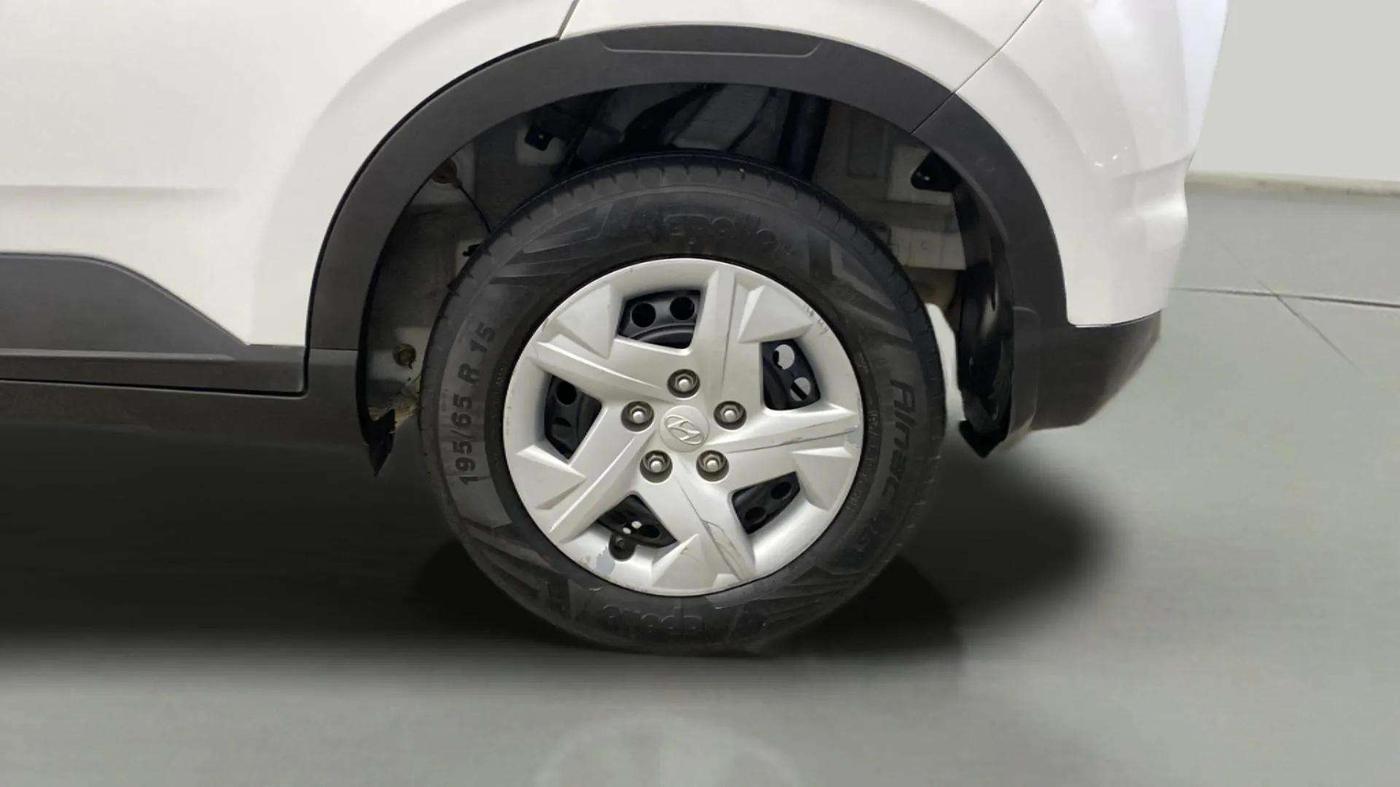 2022 Hyundai VENUE S 1.2, CNG, Manual, 22,376 km, Left Rear Wheel