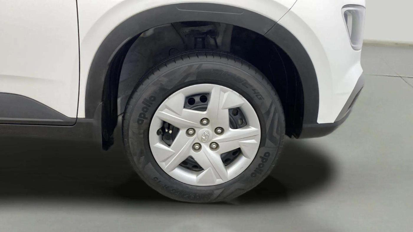 2022 Hyundai VENUE S 1.2, CNG, Manual, 22,376 km, Right Front Wheel