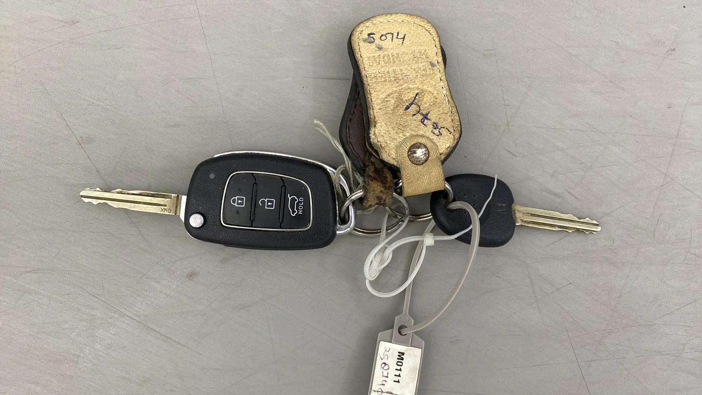 2022 Hyundai VENUE S 1.2, CNG, Manual, 22,376 km, Key Close Up