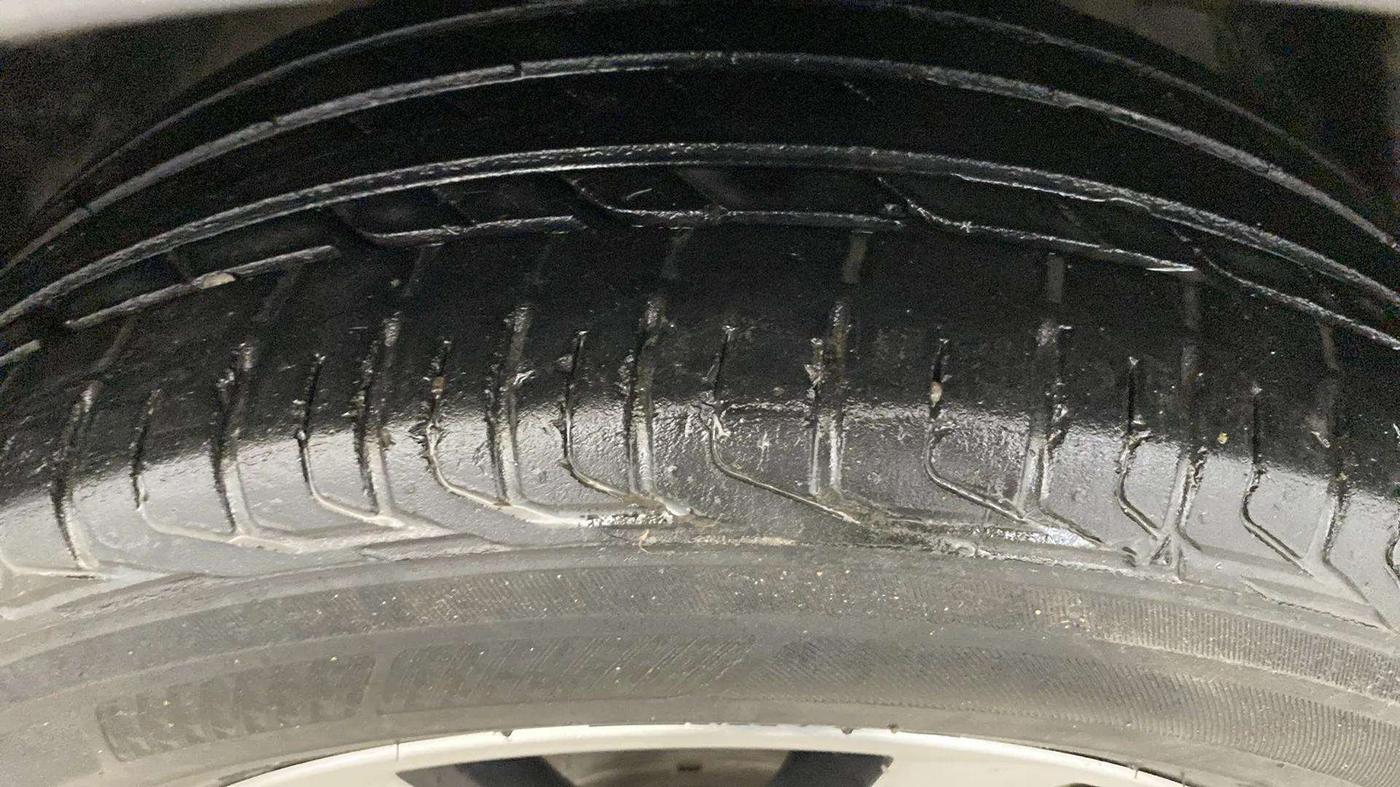 2020 Tata NEXON XZA PLUS PETROL, Petrol, Automatic, 67,625 km, Right Front Tyre Tread